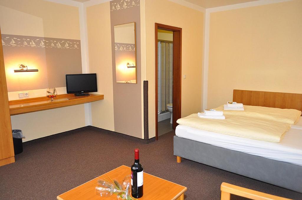 Gaestehaus Lietzow & Stoertebeker Camp Exteriör bild