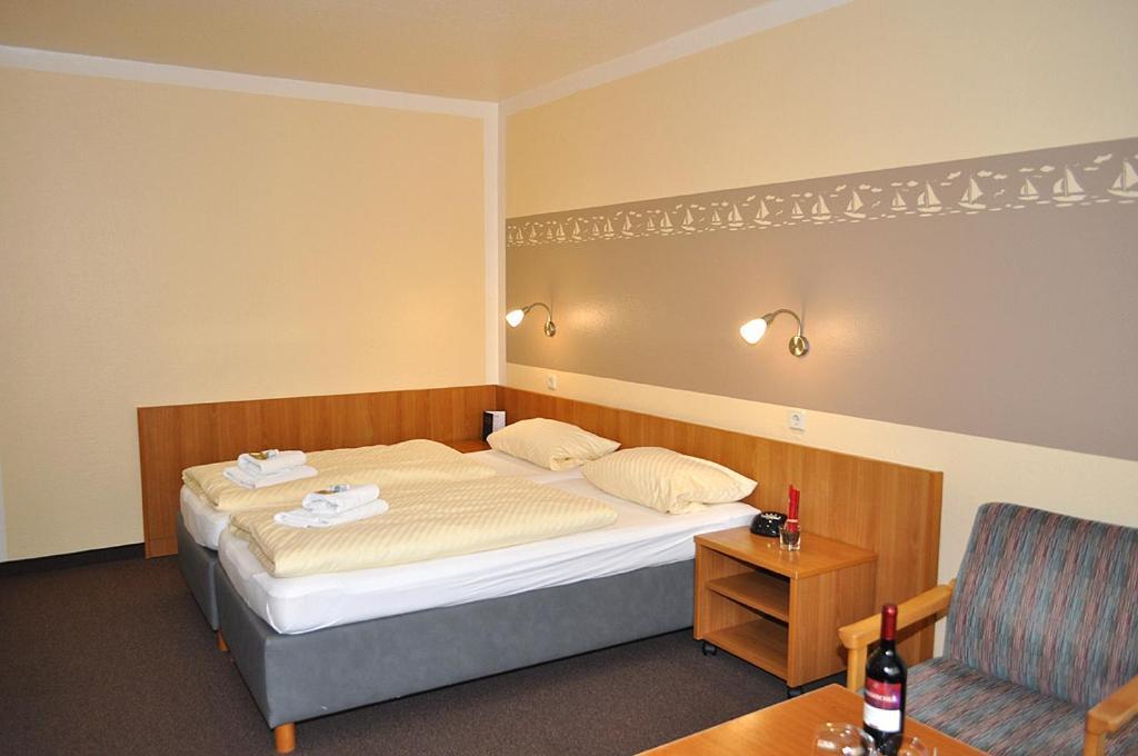Gaestehaus Lietzow & Stoertebeker Camp Exteriör bild